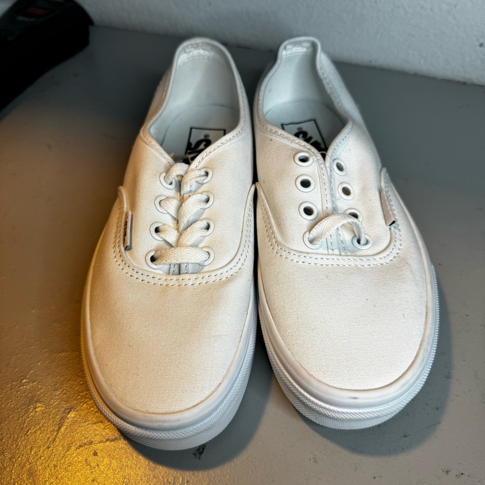 Vans - Picture 2 of 6